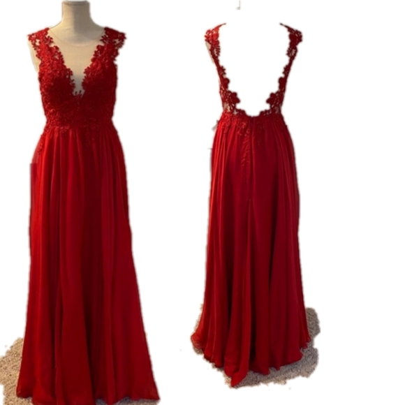 Catherine  Deane Gown - Picture 13 of 13